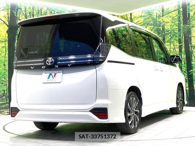 Toyota VOXY 2023-07 8726285-17