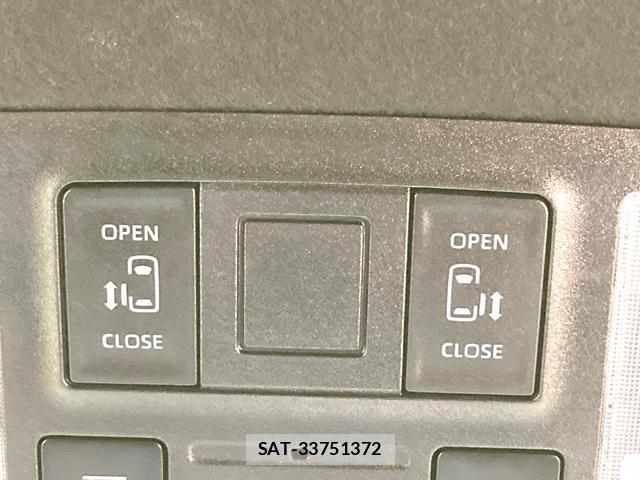 Toyota VOXY 2023-07 8726285-2