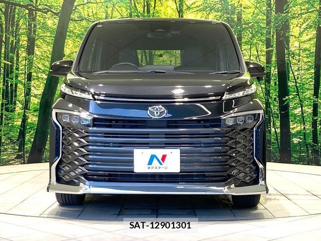 Toyota VOXY 2024-10 8726292-14