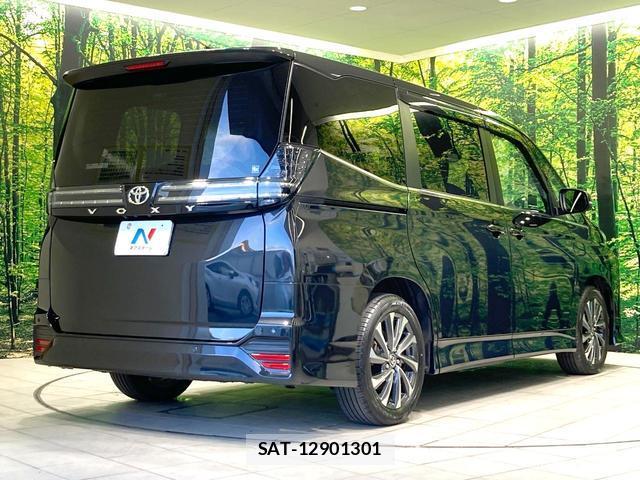 Toyota VOXY 2024-10 8726292-17