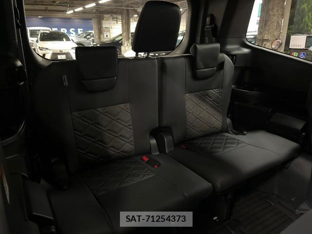Toyota VOXY 2026-07 8726352-10