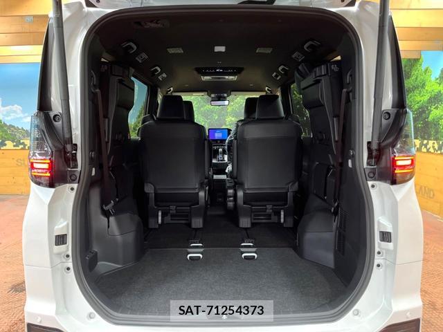 Toyota VOXY 2026-07 8726352-11