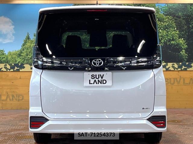 Toyota VOXY 2026-07 8726352-17
