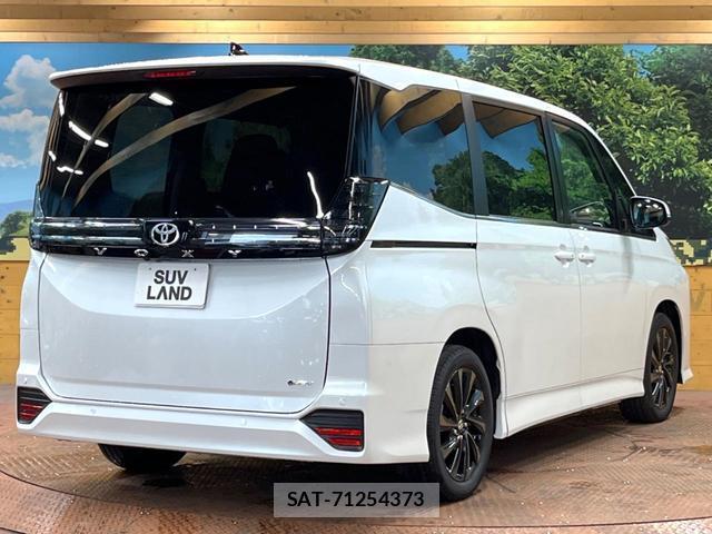 Toyota VOXY 2026-07 8726352-19
