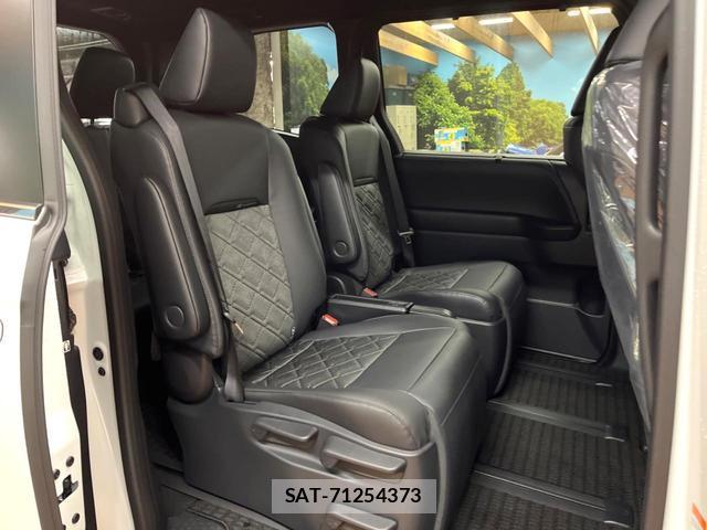 Toyota VOXY 2026-07 8726352-9