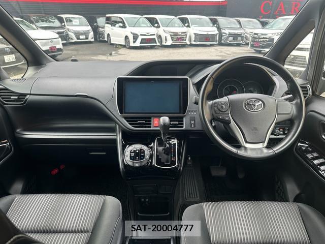 Toyota VOXY 2017-07 8726457-1