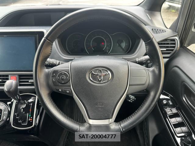 Toyota VOXY 2017-07 8726457-10