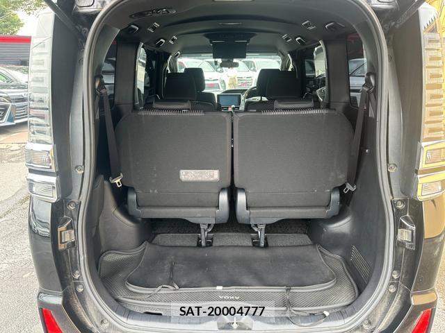 Toyota VOXY 2017-07 8726457-15