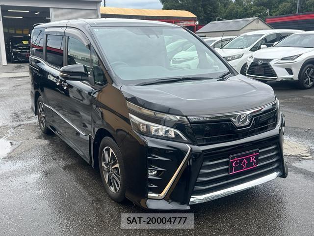 Toyota VOXY 2017-07 8726457-17