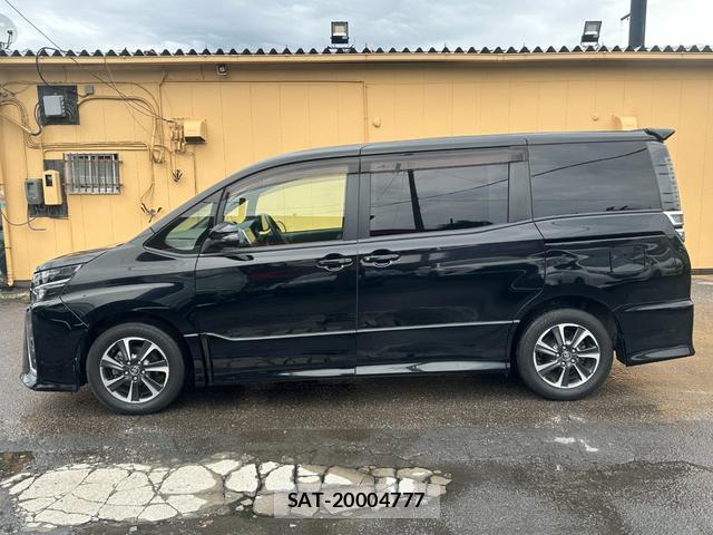 Toyota VOXY 2017-07 8726457-19