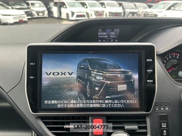 Toyota VOXY 2017-07 8726457-2
