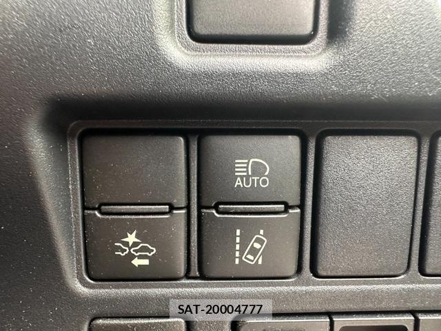 Toyota VOXY 2017-07 8726457-5