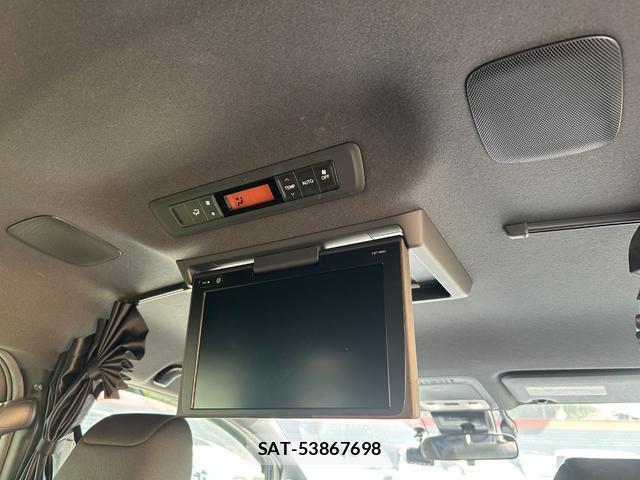 Toyota VOXY 2017-12 8726460-1
