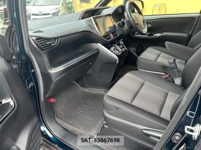 Toyota VOXY 2017-12 8726460-13