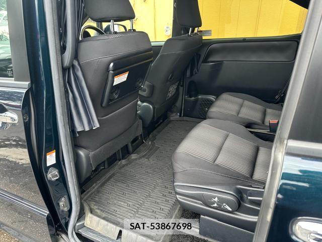 Toyota VOXY 2017-12 8726460-14