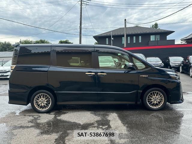 Toyota VOXY 2017-12 8726460-18