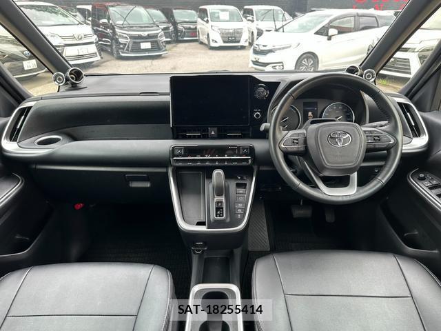 Toyota VOXY 2024-02 8726465-1