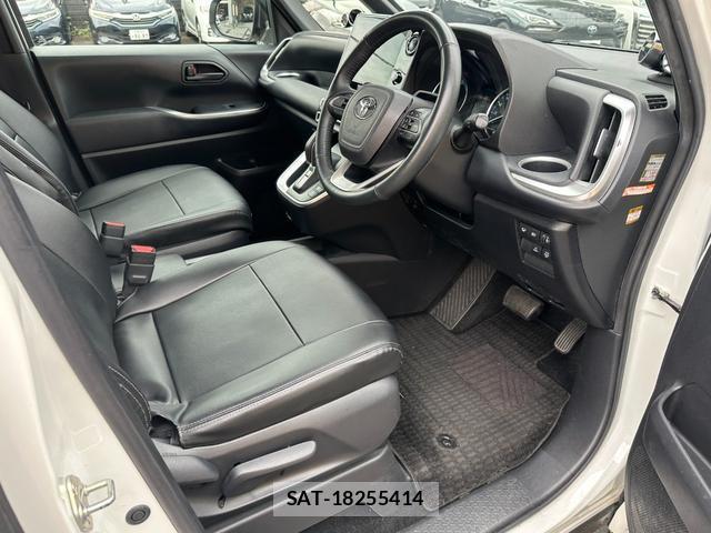 Toyota VOXY 2024-02 8726465-11