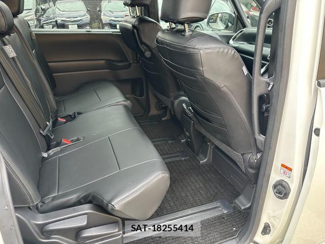 Toyota VOXY 2024-02 8726465-12