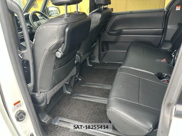 Toyota VOXY 2024-02 8726465-14