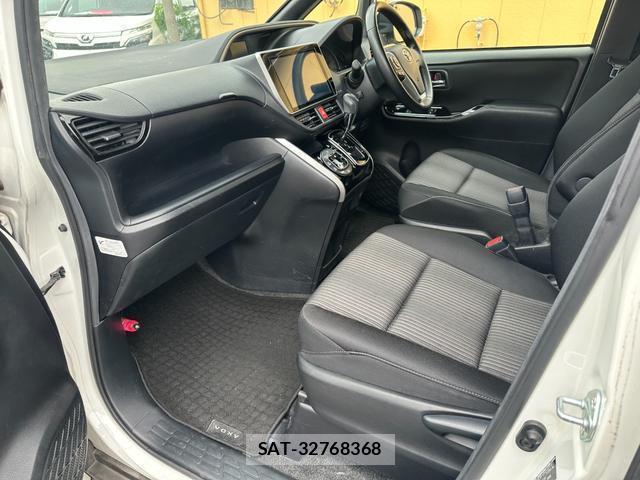 Toyota VOXY 2019-07 8726466-13