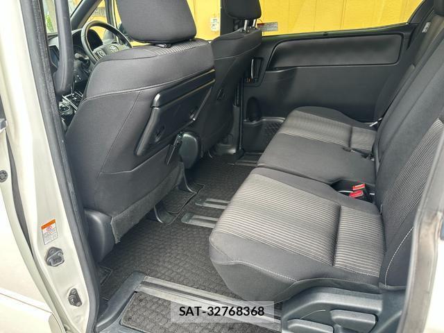 Toyota VOXY 2019-07 8726466-14