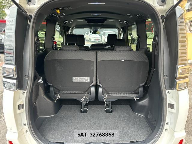 Toyota VOXY 2019-07 8726466-15
