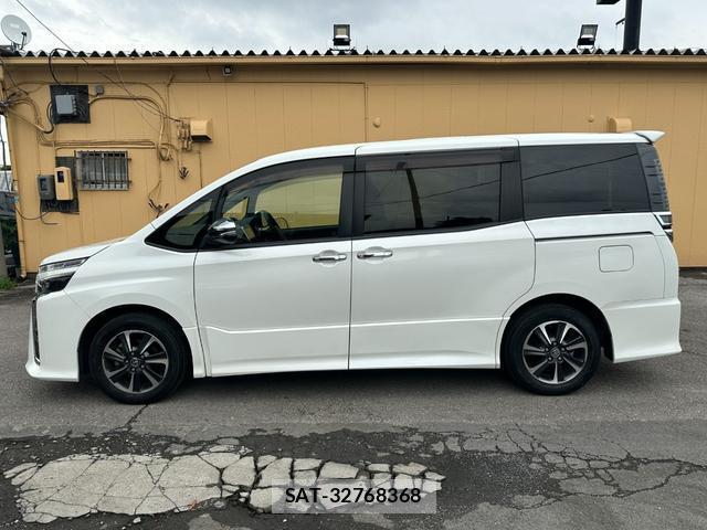 Toyota VOXY 2019-07 8726466-19