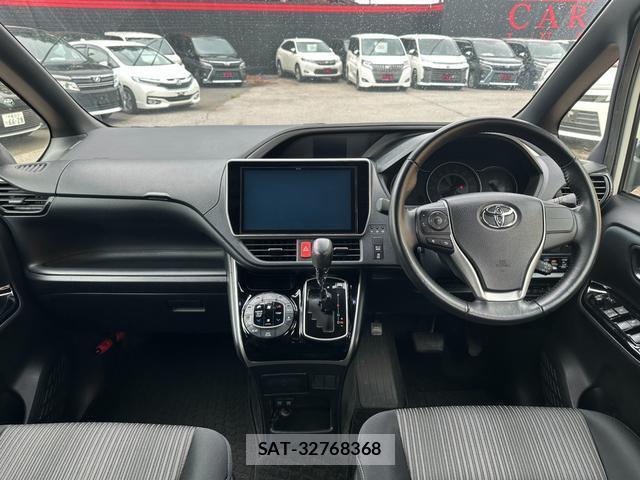 Toyota VOXY 2019-07 8726466-2