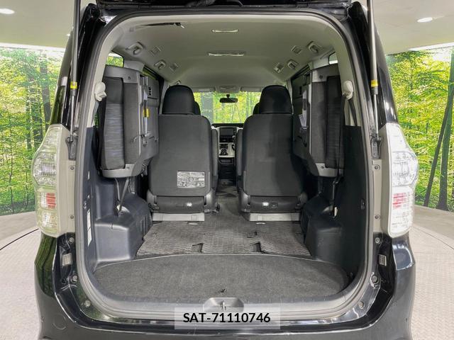 Toyota VOXY 2010-11 8726526-10