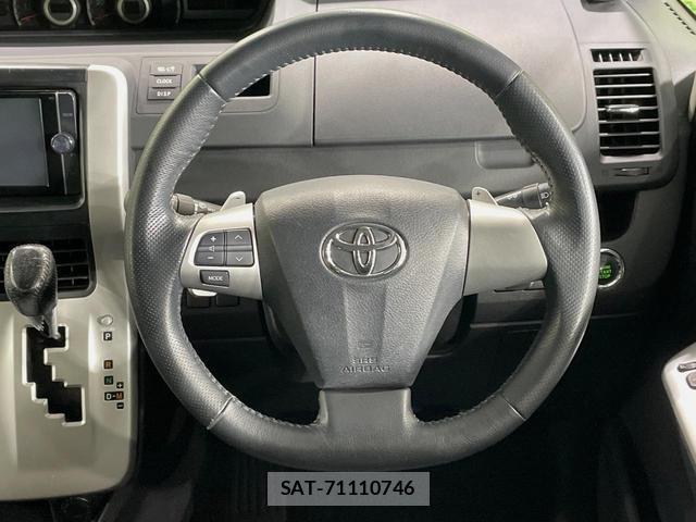 Toyota VOXY 2010-11 8726526-11