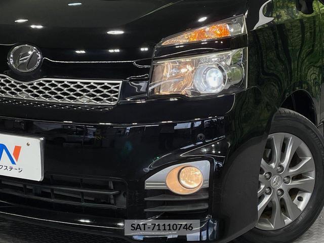 Toyota VOXY 2010-11 8726526-12
