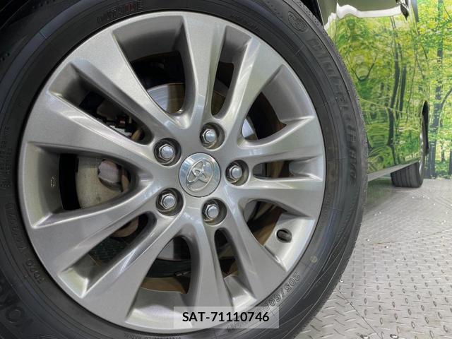 Toyota VOXY 2010-11 8726526-13