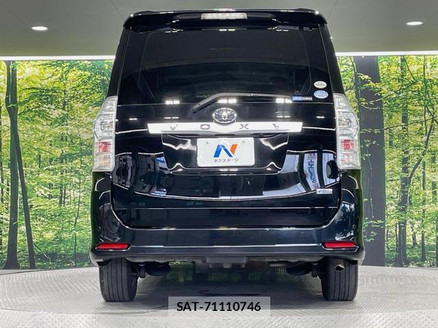 Toyota VOXY 2010-11 8726526-15