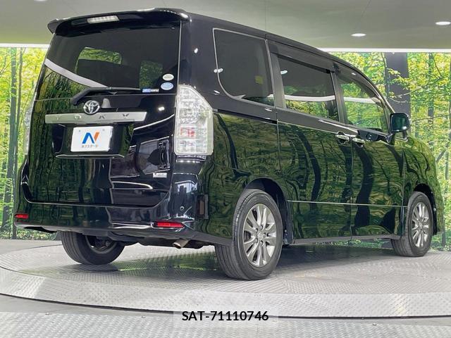 Toyota VOXY 2010-11 8726526-17
