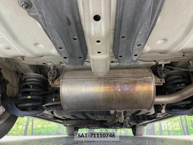Toyota VOXY 2010-11 8726526-19