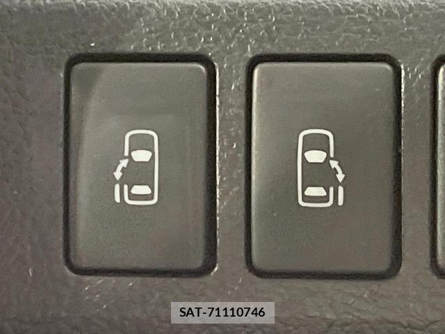 Toyota VOXY 2010-11 8726526-2