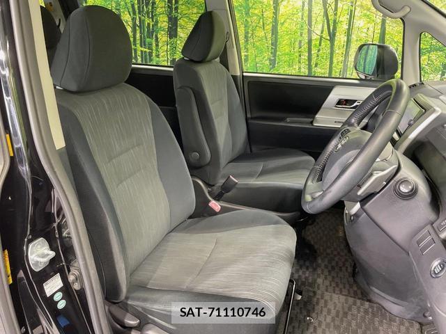 Toyota VOXY 2010-11 8726526-7