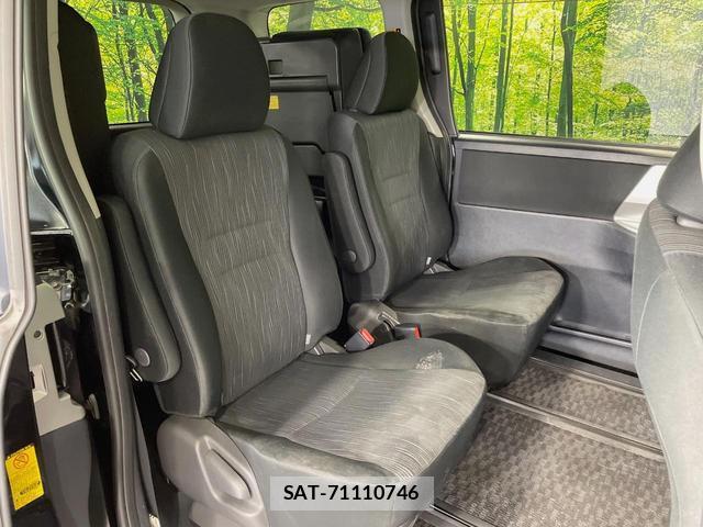 Toyota VOXY 2010-11 8726526-8
