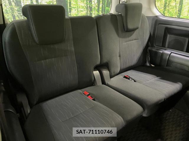 Toyota VOXY 2010-11 8726526-9