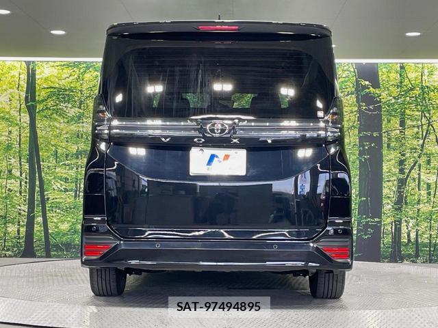 Toyota VOXY 2023-07 8726548-15