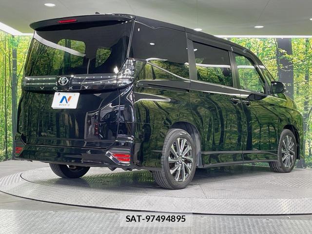 Toyota VOXY 2023-07 8726548-17