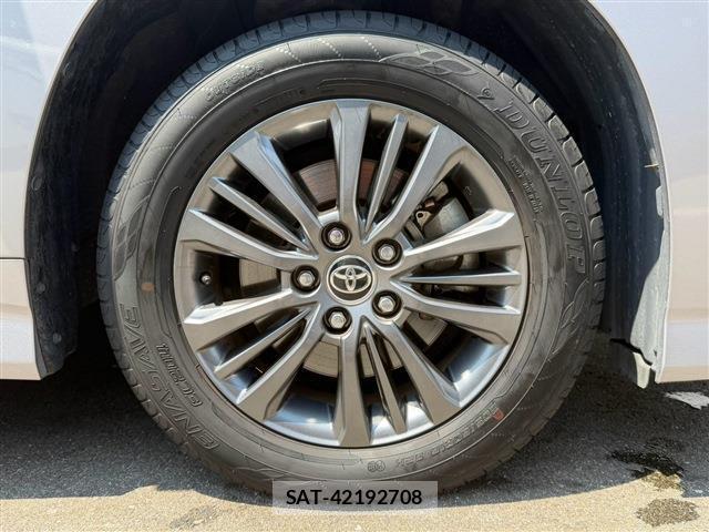 Toyota VOXY 2023-07 8726563-10