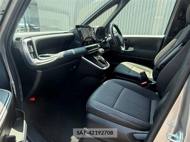 Toyota VOXY 2023-07 8726563-11
