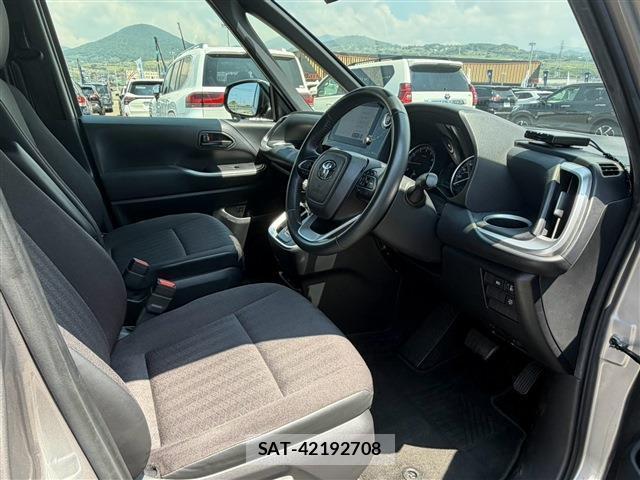 Toyota VOXY 2023-07 8726563-12