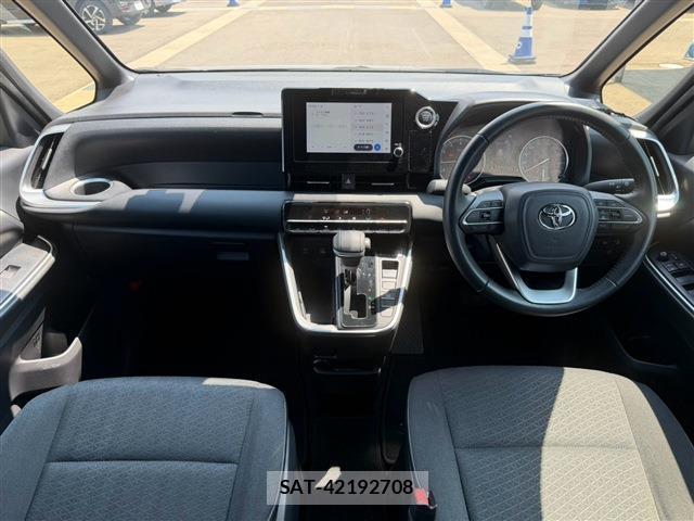 Toyota VOXY 2023-07 8726563-13