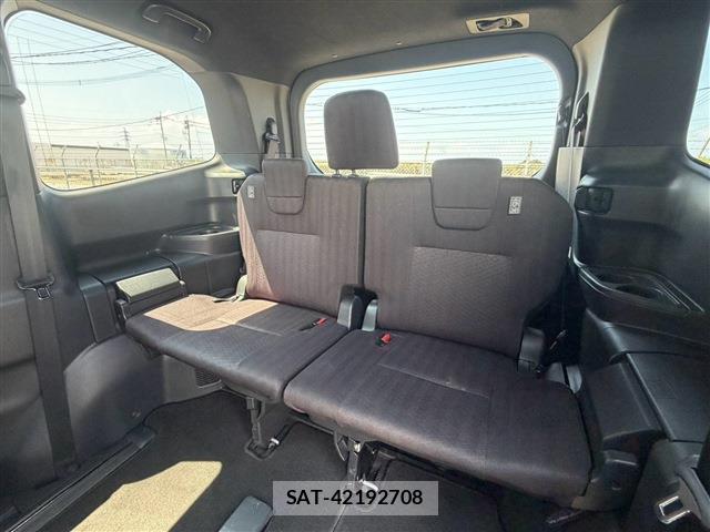 Toyota VOXY 2023-07 8726563-15