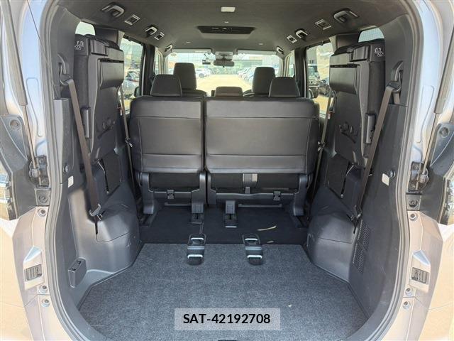 Toyota VOXY 2023-07 8726563-17