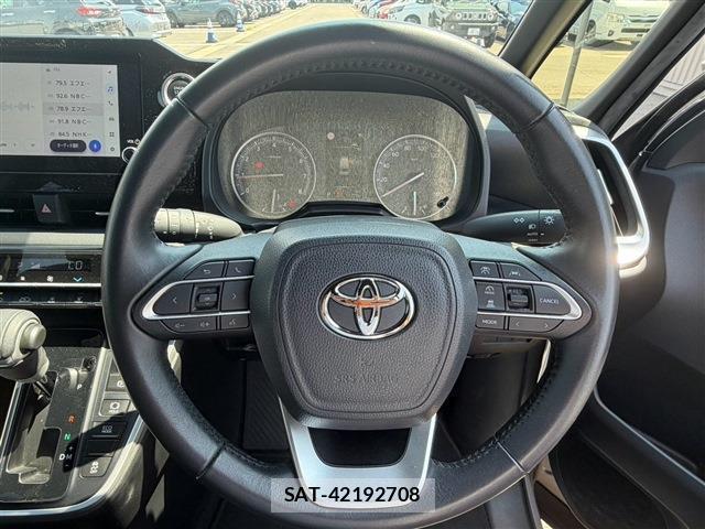Toyota VOXY 2023-07 8726563-18