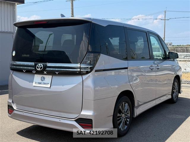 Toyota VOXY 2023-07 8726563-5